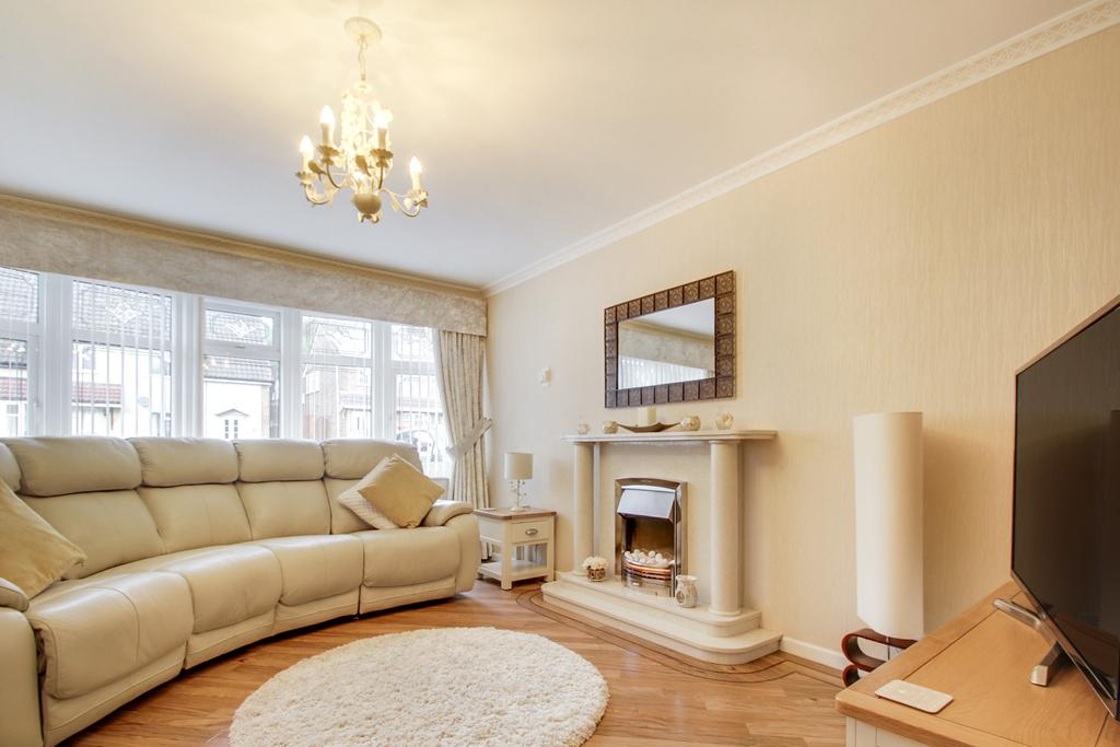 Russells Hall Road, Dudley, DY1 3 bed semidetached house £115,000