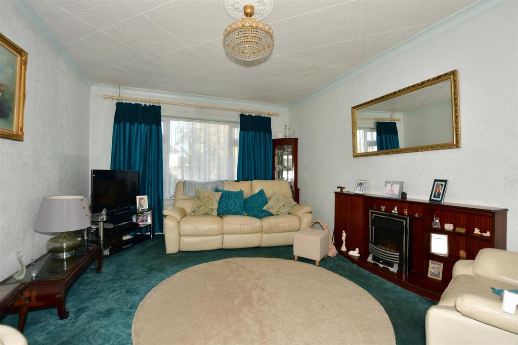 Fairview Avenue, Wigmore, Gillingham... 3 bed detached bungalow £500,000
