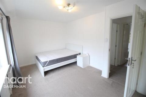 2 bedroom terraced house to rent, Ivyhouse Road, Dagenham