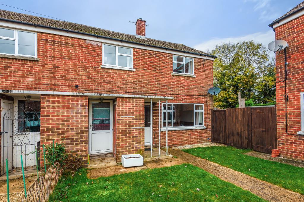 Caversfield, Bicester, Oxfordshire... 3 bed end of terrace house £300,000