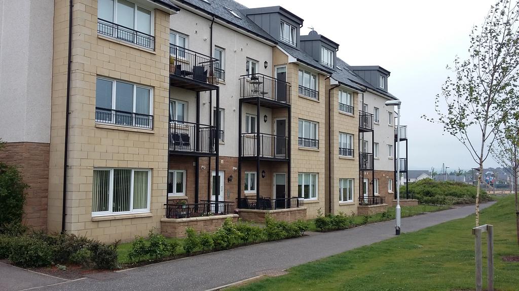 South Chesters Gardens, Bonnyrigg EH19 2 bed apartment £895 pcm (£207 pw)