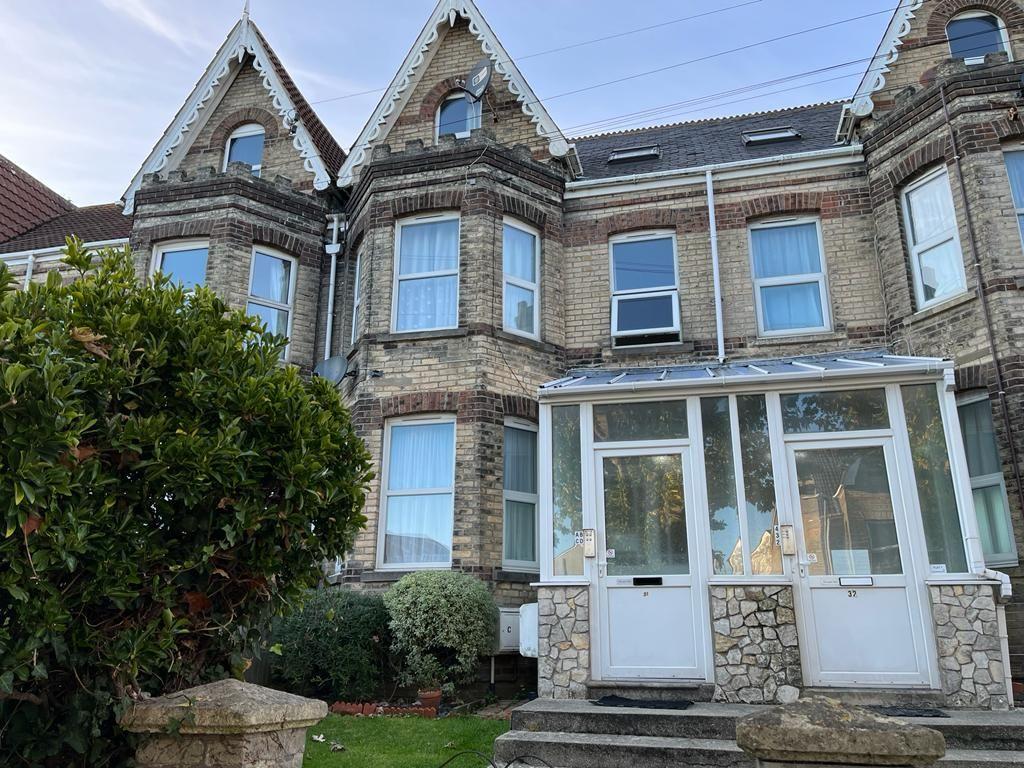 Avenue Road, Weymouth 6 bed terraced house £250,000