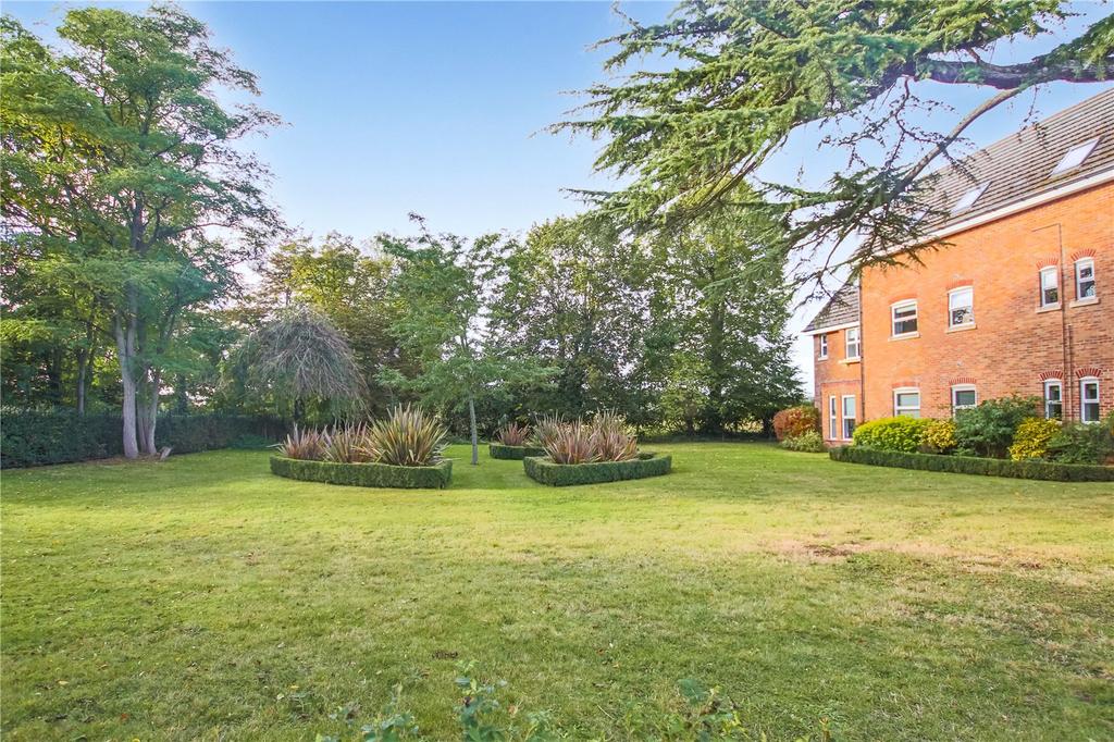 Ascot Road, Holyport, Maidenhead, SL6 2 bed apartment £325,000