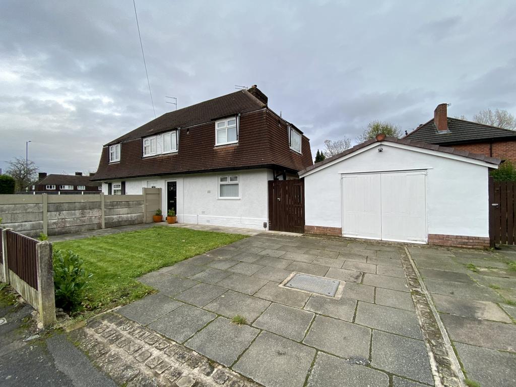 Shevington Gardens, Northenden... 3 bed semidetached house £1,000