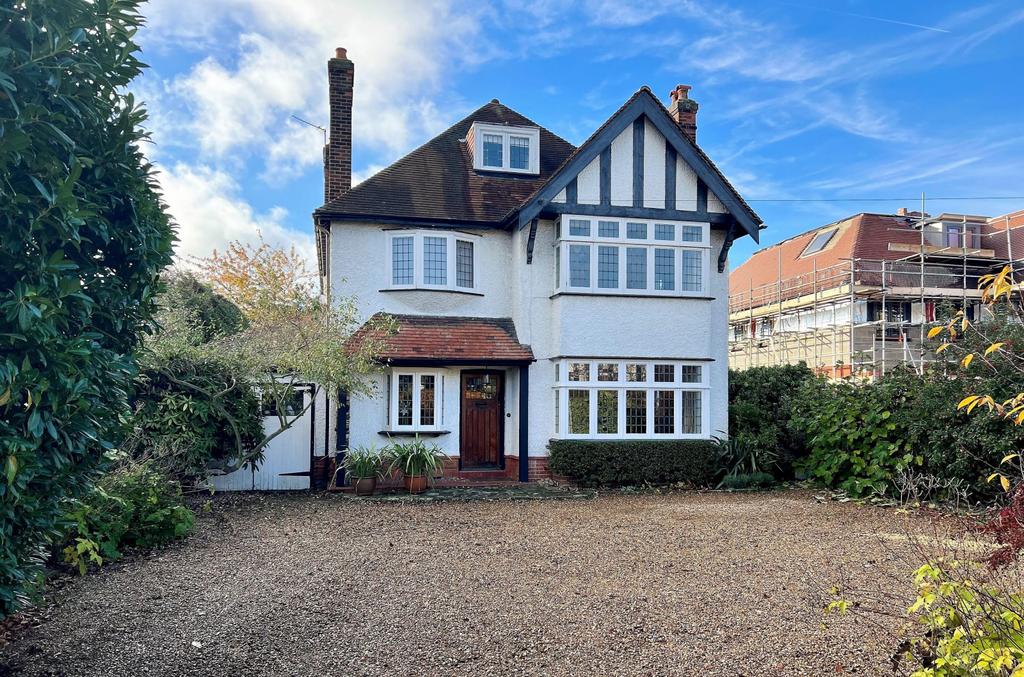 Embercourt Road, Thames Ditton, KT7 6 bed detached house £1,500,000
