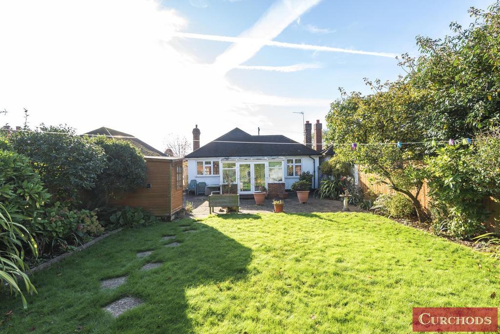 Lois Drive, Shepperton, TW17 2 bed detached bungalow £595,000