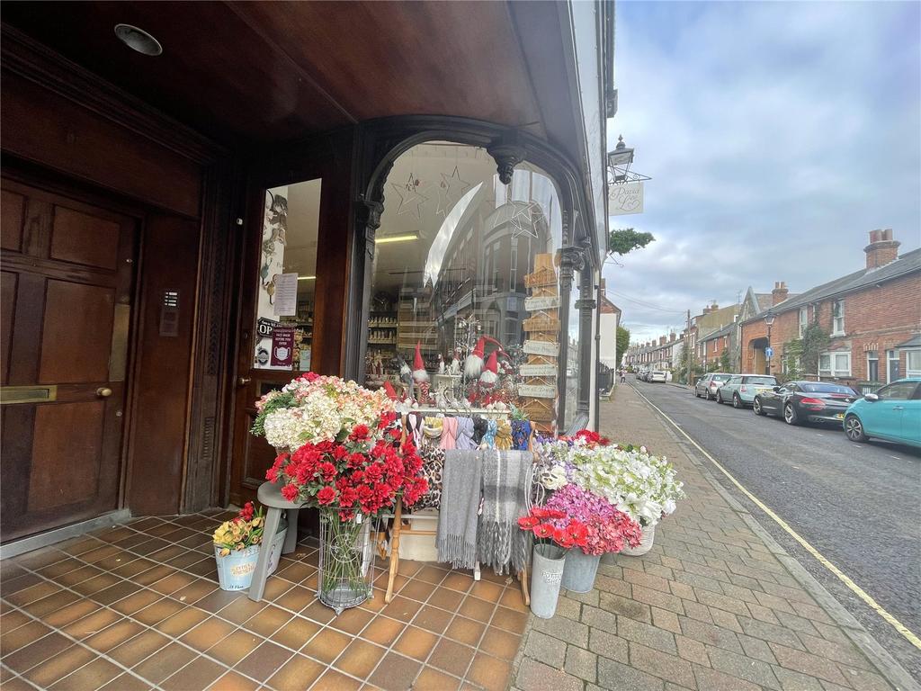 Parchment Street, Winchester... Retail property (high street) £1,750
