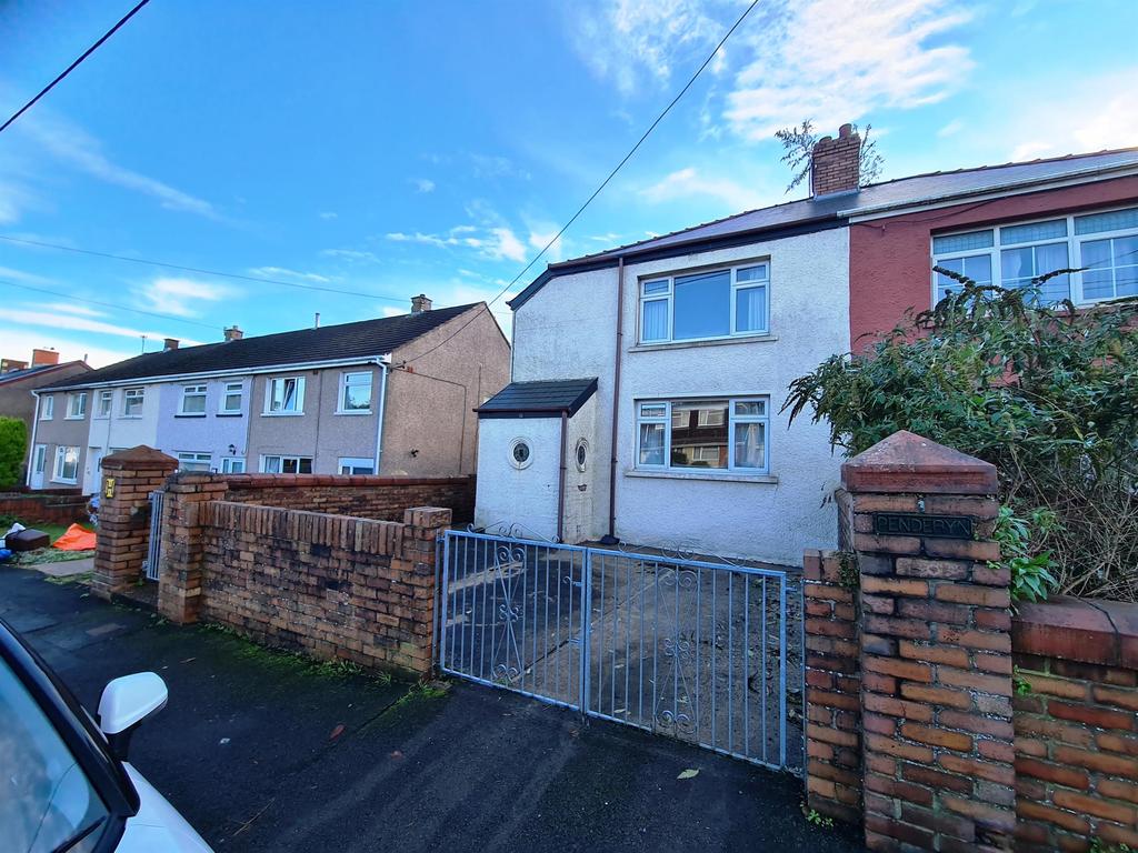 Hendre Road, Pencoed, Bridgend, CF35 6TN 4 bed semidetached house £