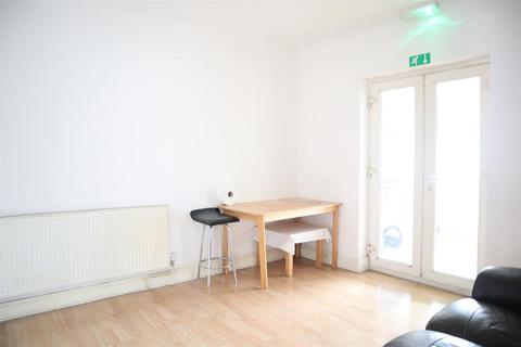 20 Westwick Gardens, Hounslow, TW4 6LW