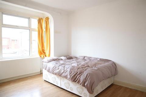 20 Westwick Gardens, Hounslow, TW4 6LW