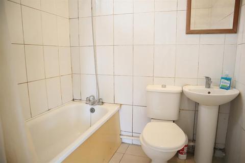 20 Westwick Gardens, Hounslow, TW4 6LW