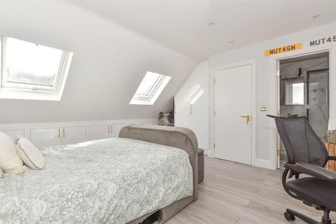 4 bedroom semi-detached house for sale, Hornbeam Grove, Chingford