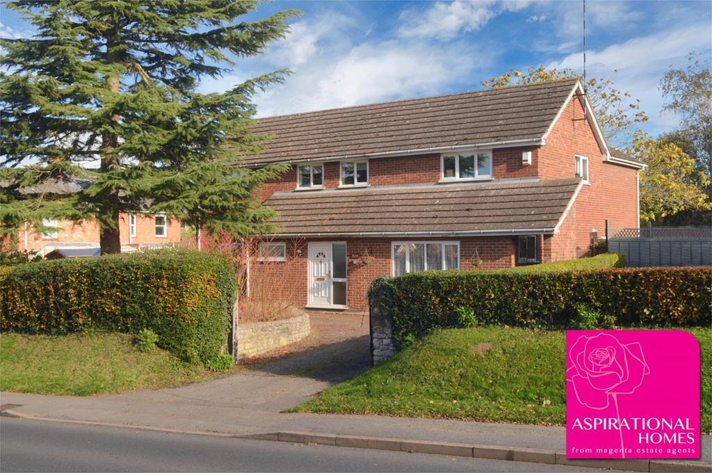 London Road, Raunds, Wellingborough... 4 bed detached house £549,995