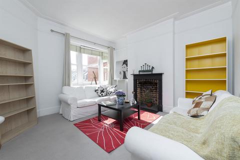 2 bedroom flat for sale, Albert Palace Mansions, SW11 4DH