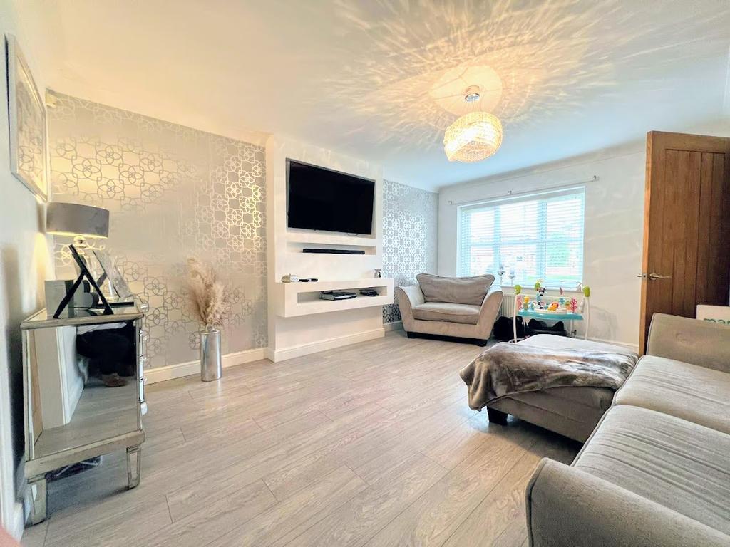 Newland Avenue, Cudworth, Barnsley... 3 bed semidetached house £220,000