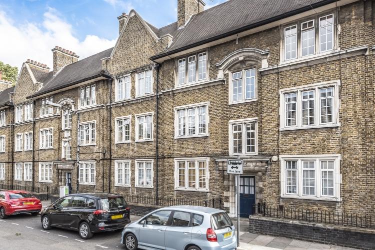 Merrow Street London SE17 2 bed apartment £2,000 pcm (£462 pw)