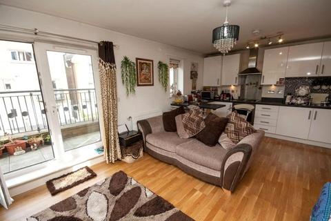 2 bedroom apartment to rent - Varcoe Gardens, Hayes, Greater London, UB3