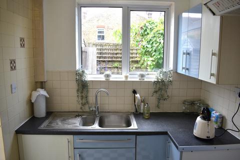 2 bedroom house to rent, Clarendon Road, Broadstairs, CT10