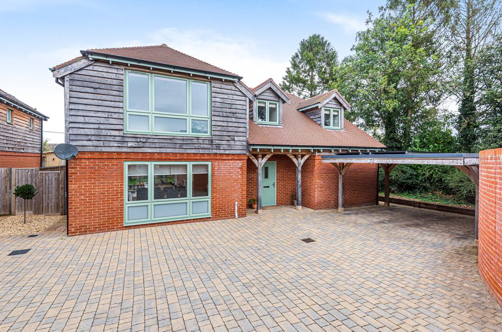 Downs Road, South Wonston, Winchester, Hampshire, SO21 4 bed detached