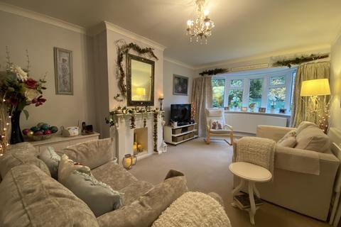 28 Dickens Way, Eastbourne, BN23 7TG