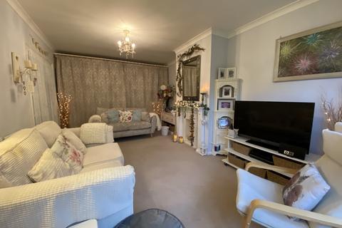 28 Dickens Way, Eastbourne, BN23 7TG