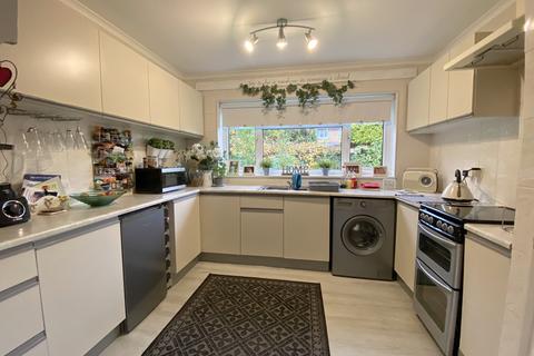 28 Dickens Way, Eastbourne, BN23 7TG