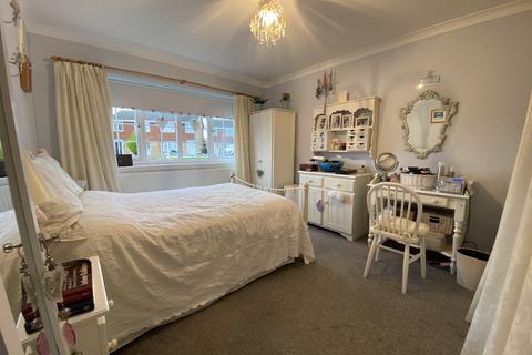 28 Dickens Way, Eastbourne, BN23 7TG