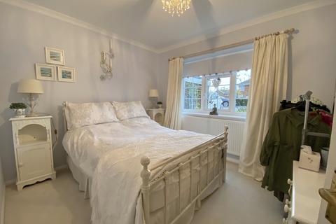 28 Dickens Way, Eastbourne, BN23 7TG