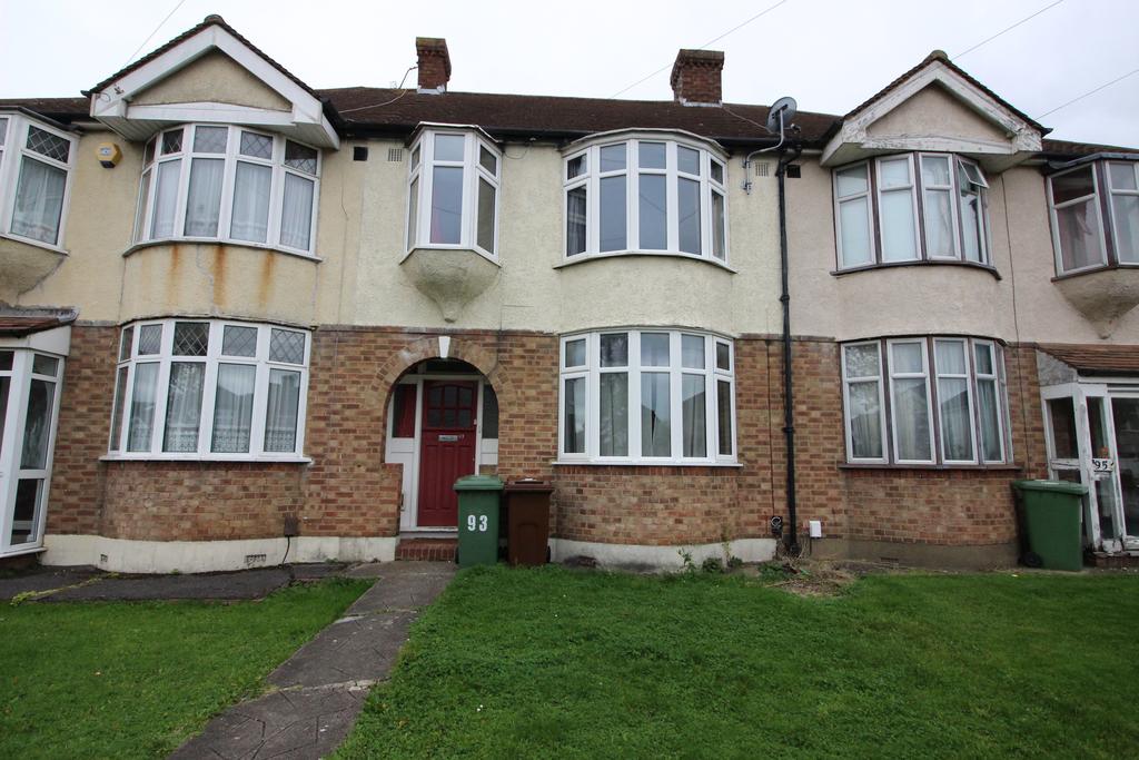 Vale Road, Worcester Park KT4 3 bed terraced house £1,650 pcm (£381 pw)