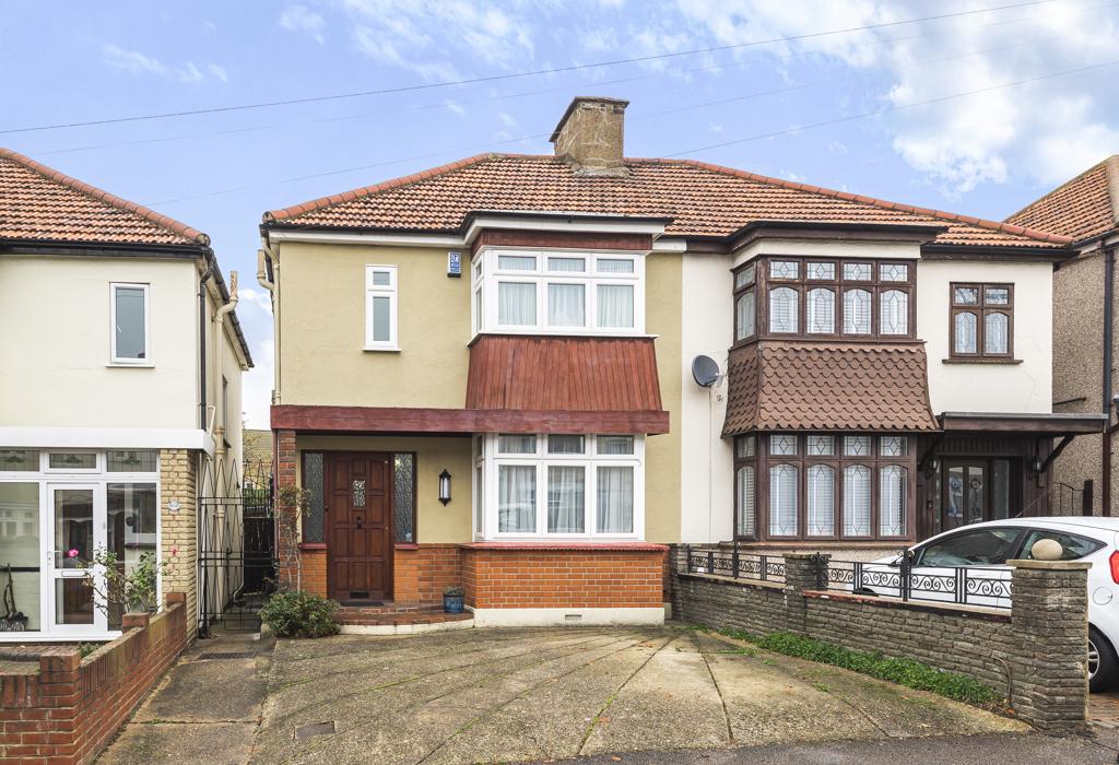 Hillcrest Road, Hornchurch 3 bed semidetached house £450,000