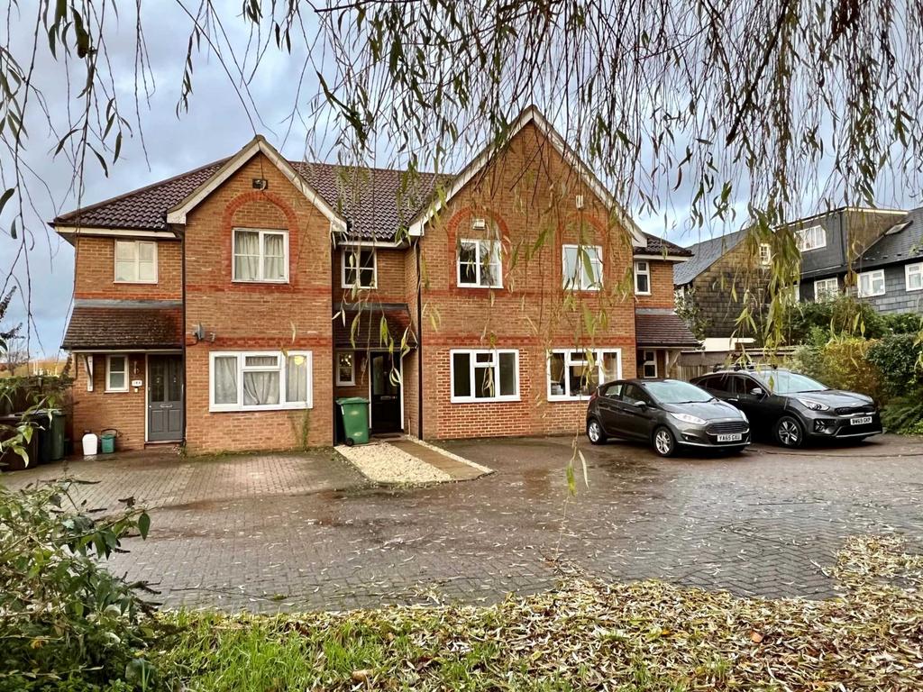 Farriers Road, Epsom KT17 3 bed terraced house £2,195 pcm (£507 pw)