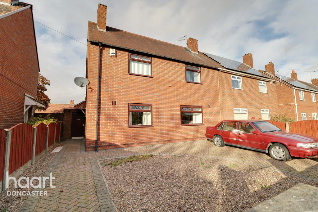 Cliff Crescent, Warmsworth, Doncaster 3 bed semidetached house £160,000