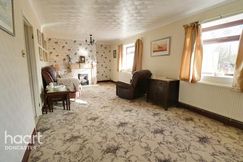 11 Cliff Crescent, Warmsworth, Doncaster, DN4 9PU
