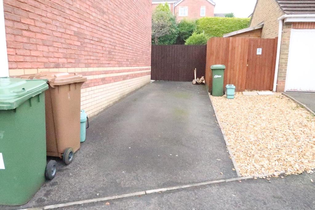 St. Madoc Close, Libanus Fields, Pontllanfraith, Blackwood 3 bed