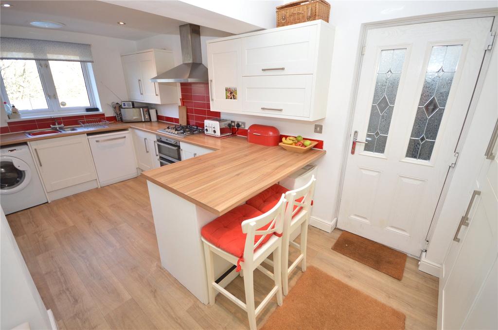 Crofters Lea, Yeadon, Leeds 4 bed detached house £425,000
