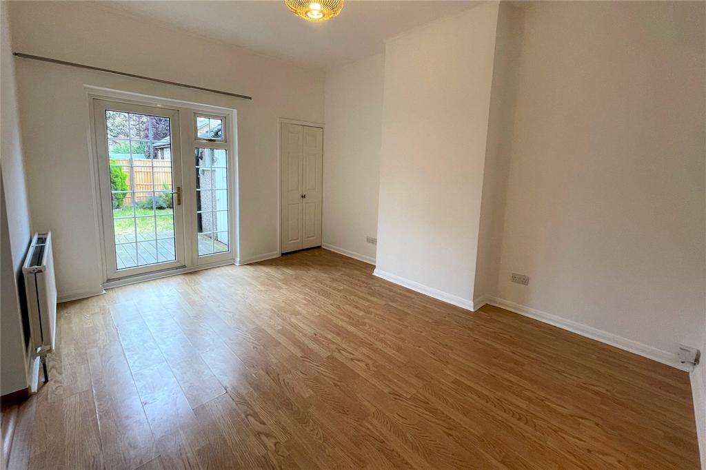 New Road, Mitcham, CR4 1 bed apartment £265,000