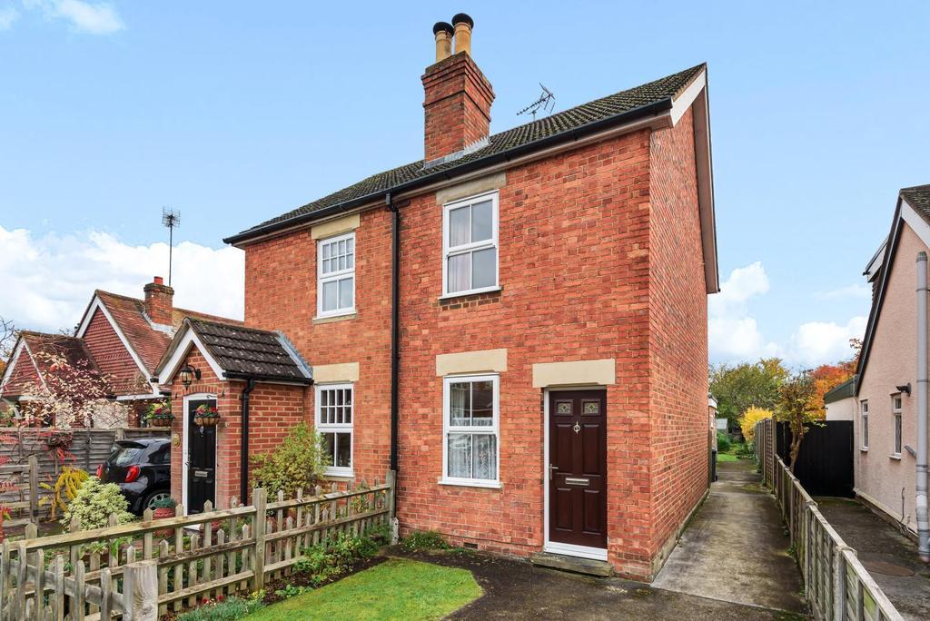 Slade Road, Ottershaw, KT16 3 bed semidetached house £375,000