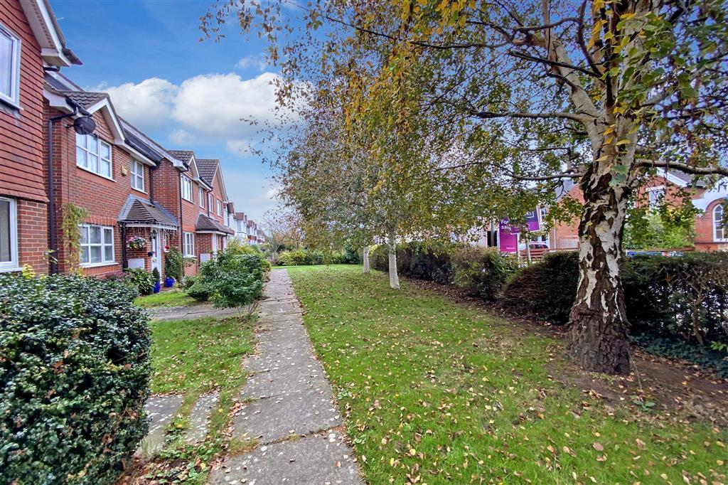 Hythe Road, Willesborough, Ashford, Kent 3 bed end of terrace house £
