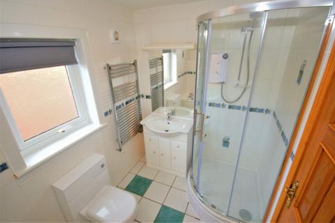 3 bedroom flat to rent, High Street, Leslie, KY6