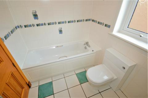 3 bedroom flat to rent, High Street, Leslie, KY6