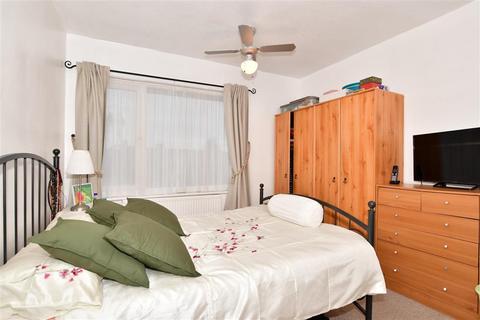 58 Jubilee Crescent, Gravesend, DA12 4JF