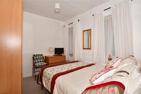 58 Jubilee Crescent, Gravesend, DA12 4JF