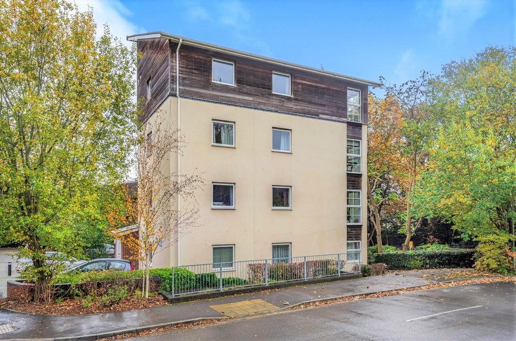 Athelstan Road, Winchester... 2 bed penthouse £300,000