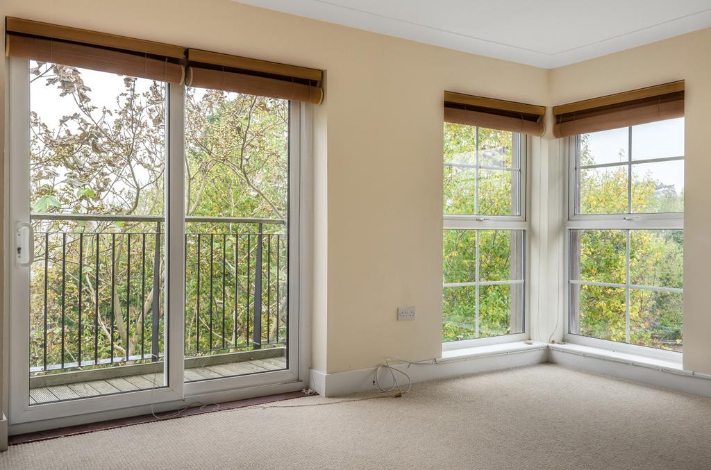 Athelstan Road, Winchester... 2 bed penthouse £300,000