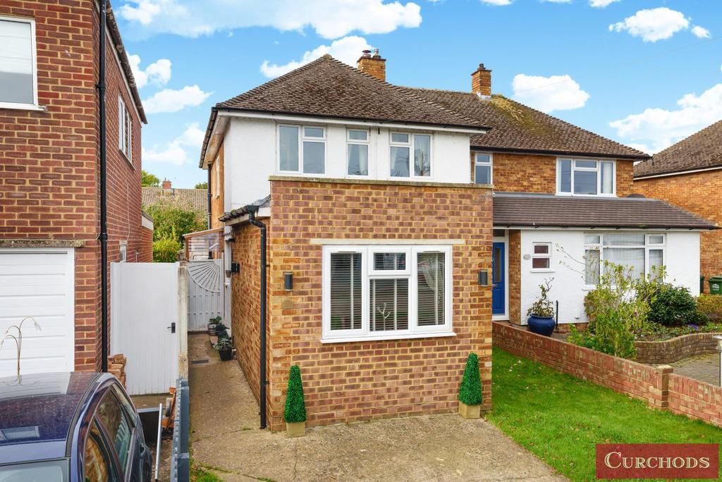 Ashurst Drive, Shepperton, TW17 4 bed semidetached house £560,000