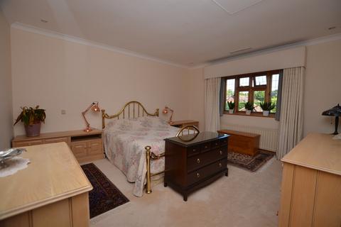 4 bedroom detached house to rent, Northfield, Nursery Road, Loughton, IG10
