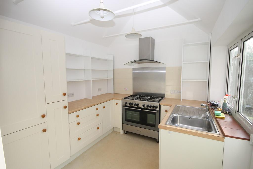 Fairy Road, Seaview 4 bed detached house £1,300 pcm (£300 pw)
