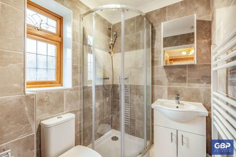 3 Sydenham Close, Romford, RM1 4HN