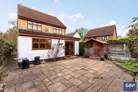 3 Sydenham Close, Romford, RM1 4HN