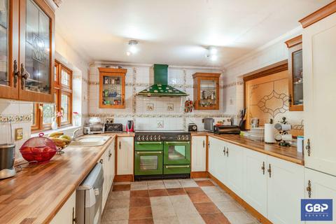 3 Sydenham Close, Romford, RM1 4HN
